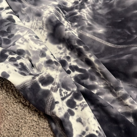 Lululemon Wunder Under High-Rise Tight 25"  in Marble Dye Classic Navy - size 0 - Picture 9 of 10